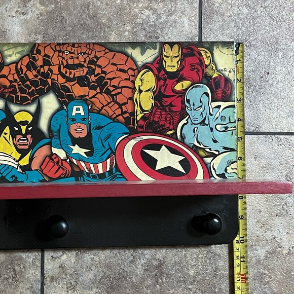 Marvel Superheroes Wooden Wall Shelf with 3 Pegs - Picture 2 of 5